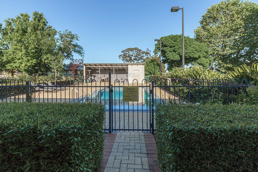 Banksia Motel Collie Exterior photo